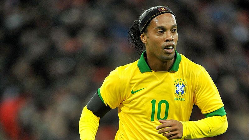 Ronaldinho, cầu thủ nổi tiếng với những cú sút phạt