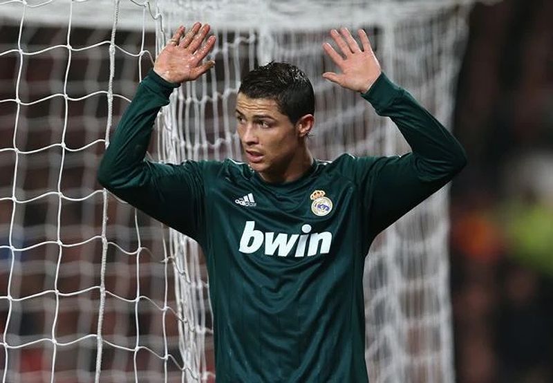 Ronaldo không ăn mừng bàn thắng vào lưới MU