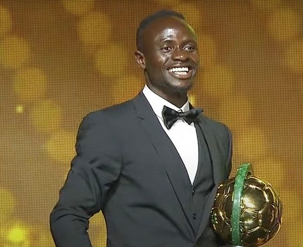 Sadio Mané lần thứ 2 liên tiếp được vinh danh là Cầu thủ xuất sắc nhất châu Phi.